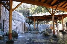 天然温泉「四季の湯」露天風呂