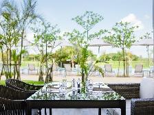 プールサイドのテラス席