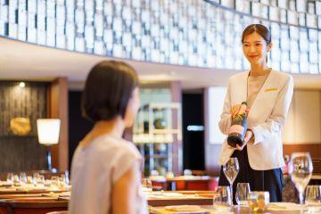 レストランサービススタッフ