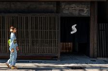 京都、祇園の新門前通り、白川沿いに建つ瀟洒なホテル