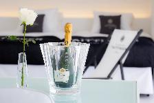 全11室 世界初のシャンパンホテル